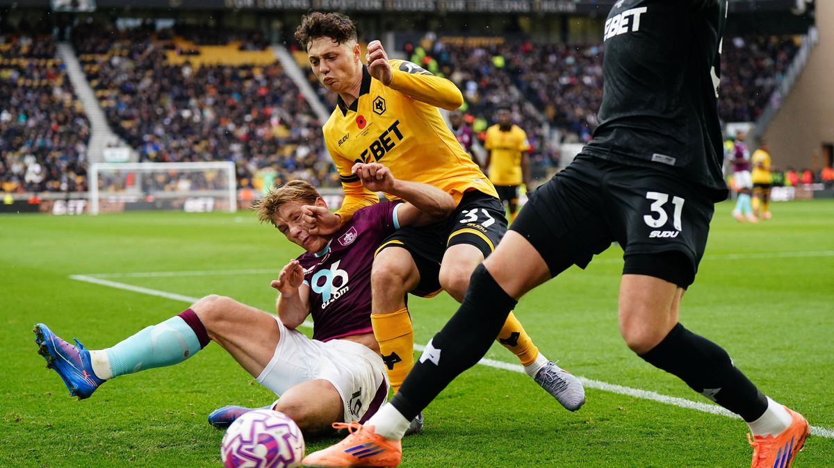 Krejčí má asistenci, ale Wolverhampton prohrál gólem z páté minuty nastavení. Arsenal v čele navýšil náskok